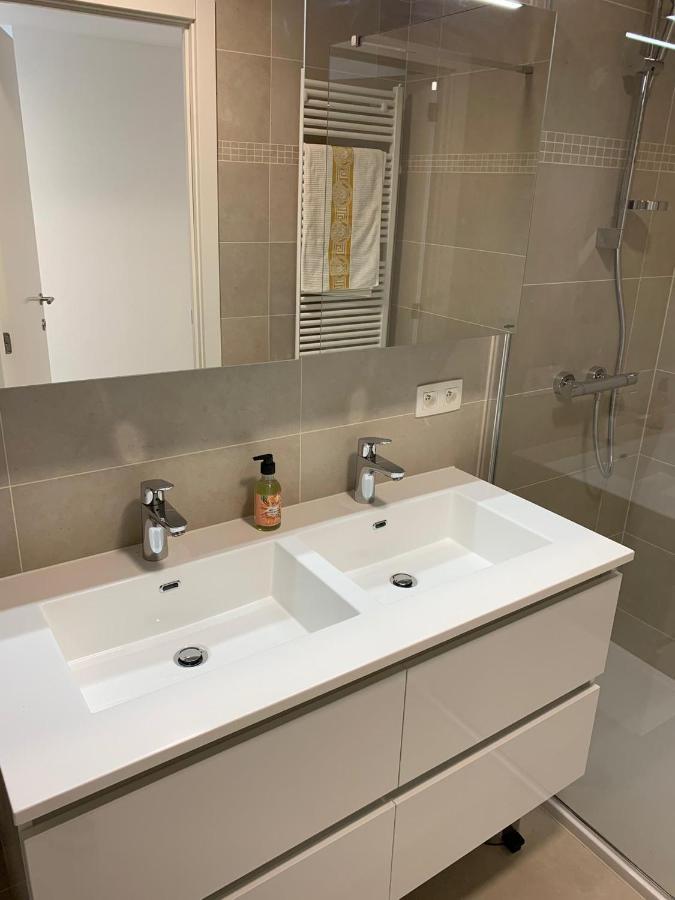 Lichtrijk 2-Slaapkamerappartement Met Zeezicht En Gratis Parking Oostende Exteriör bild