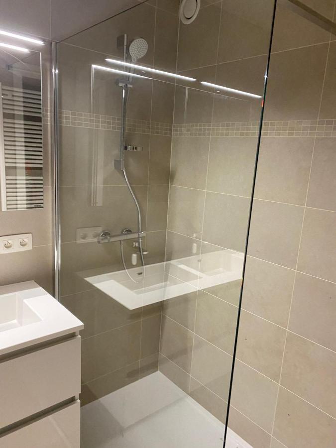 Lichtrijk 2-Slaapkamerappartement Met Zeezicht En Gratis Parking Oostende Exteriör bild