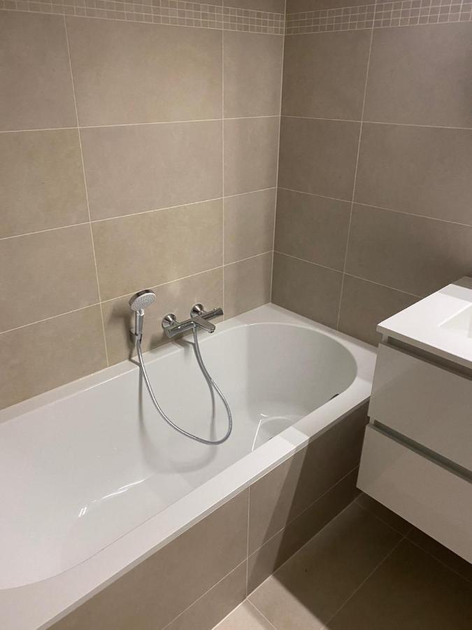 Lichtrijk 2-Slaapkamerappartement Met Zeezicht En Gratis Parking Oostende Exteriör bild