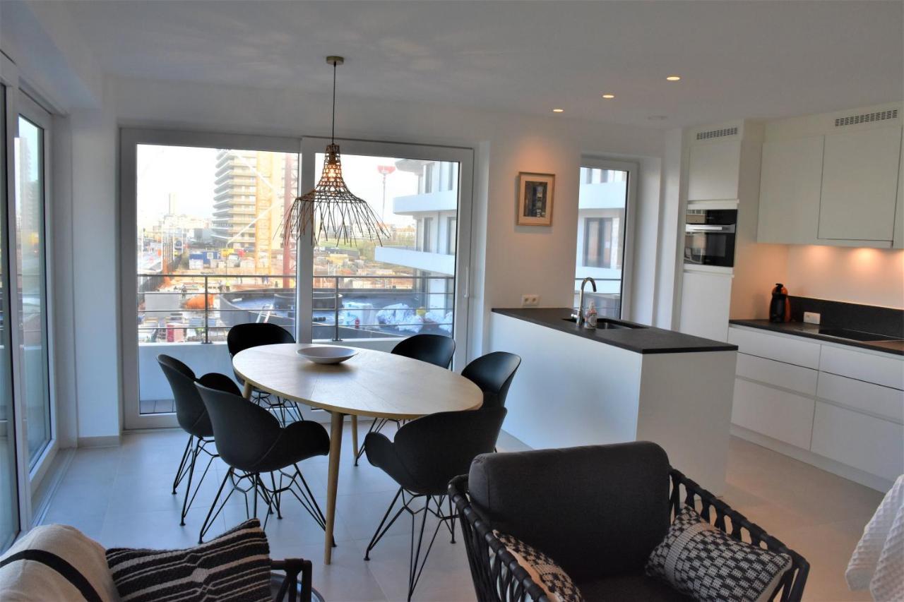 Lichtrijk 2-Slaapkamerappartement Met Zeezicht En Gratis Parking Oostende Exteriör bild
