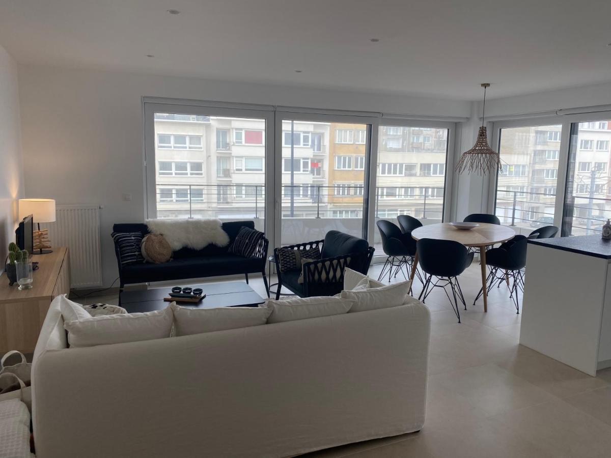 Lichtrijk 2-Slaapkamerappartement Met Zeezicht En Gratis Parking Oostende Exteriör bild
