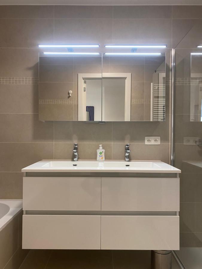 Lichtrijk 2-Slaapkamerappartement Met Zeezicht En Gratis Parking Oostende Exteriör bild