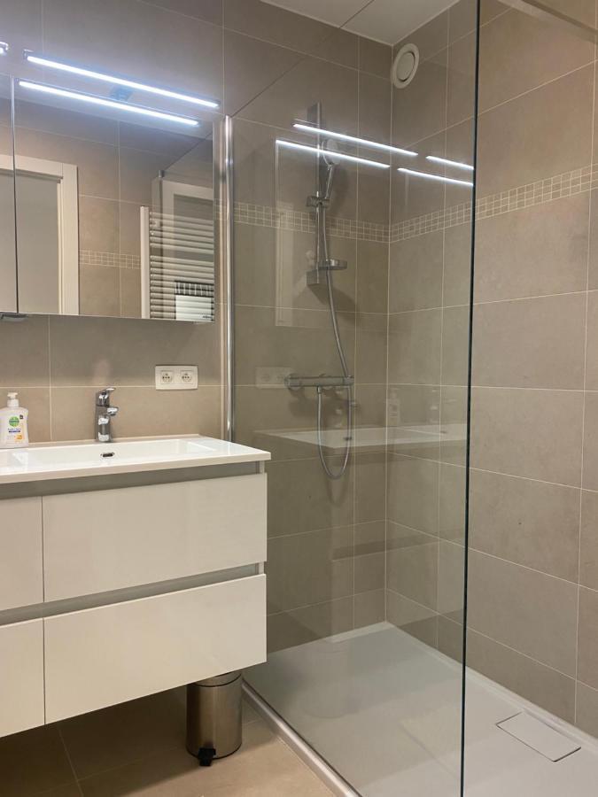 Lichtrijk 2-Slaapkamerappartement Met Zeezicht En Gratis Parking Oostende Exteriör bild